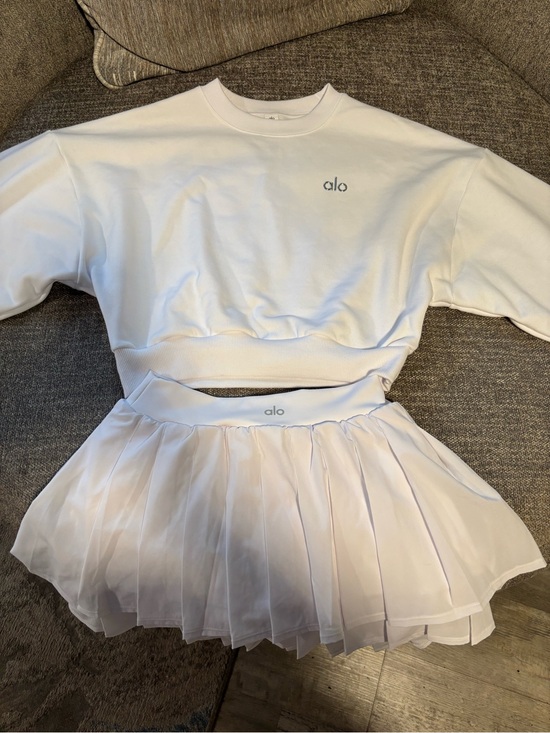 ALO Yoga Dresses & Skirts - ALO Yoga White Cropped Sweatshirt & Tulle Skirt Set